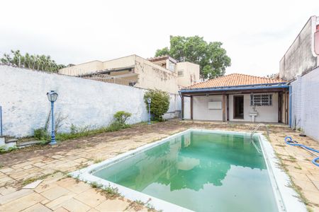 Casa à venda com 400m², 2 quartos e 2 vagas Casa à venda com 400m², 2 quartos e 2 vagasPiscina