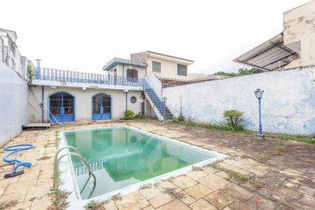 Casa à venda com 400m², 2 quartos e 2 vagas Casa à venda com 400m², 2 quartos e 2 vagasPiscina