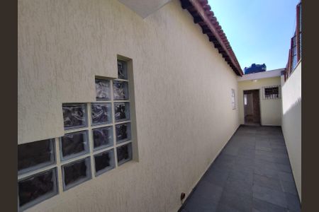 Casa à venda com 177m², 3 quartos e 2 vagasEntrada Lateral