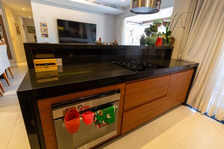 Apartamento à venda com 102m², 3 quartos e 2 vagasCozinha