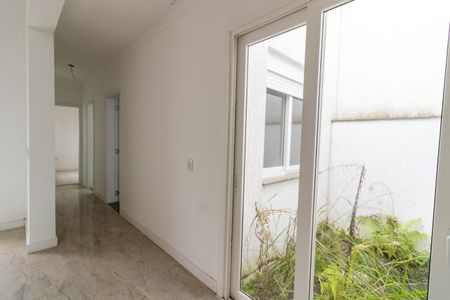 Casa de condomínio à venda com 105m², 3 quartos e 2 vagasCorredor