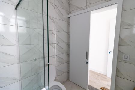 Casa de condomínio à venda com 105m², 3 quartos e 2 vagasBanheiro da Suíte