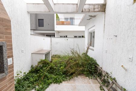 Casa de condomínio à venda com 105m², 3 quartos e 2 vagasQuintal
