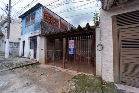 Casa à venda com 100m², 2 quartos e 2 vagas Casa à venda com 100m², 2 quartos e 2 vagasFachada