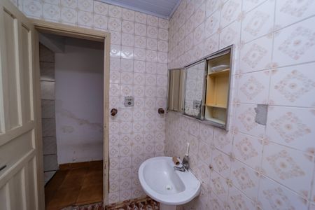 Casa à venda com 100m², 2 quartos e 2 vagas Casa à venda com 100m², 2 quartos e 2 vagasBanheiro