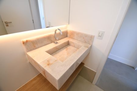 Casa de condomínio à venda com 360m², 3 quartos e 4 vagasLavabo