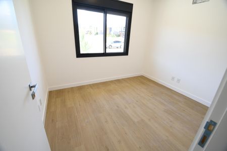 Casa de condomínio à venda com 360m², 3 quartos e 4 vagasEscritório