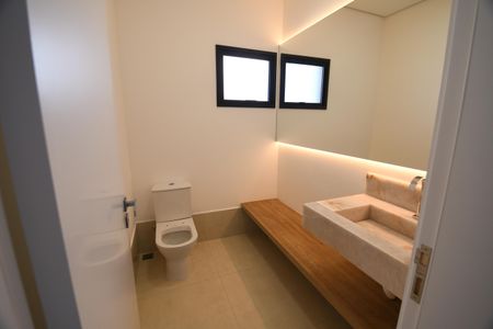 Casa de condomínio à venda com 360m², 3 quartos e 4 vagasLavabo