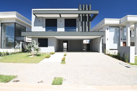 Casa de condomínio à venda com 360m², 3 quartos e 4 vagasFachada