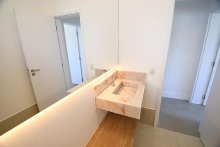 Casa de condomínio à venda com 360m², 3 quartos e 4 vagasLavabo