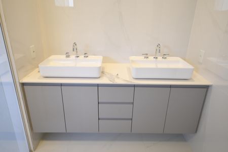 Casa de condomínio à venda com 360m², 3 quartos e 4 vagasBanheiro Suíte 1