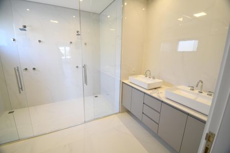 Casa de condomínio à venda com 360m², 3 quartos e 4 vagasBanheiro Suíte 1