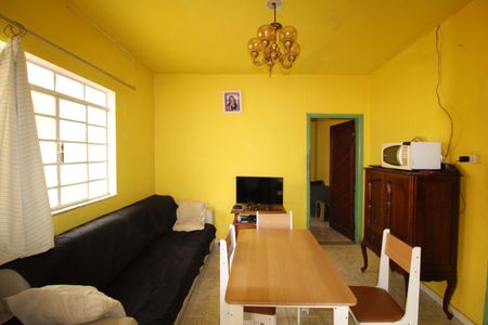 Casa à venda com 136m², 2 quartos e 1 vagaSala