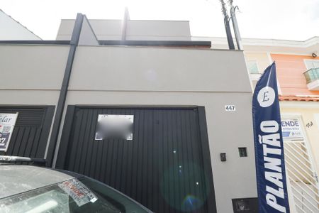 Casa à venda com 140m², 2 quartos e 3 vagas Casa à venda com 140m², 2 quartos e 3 vagasFachada