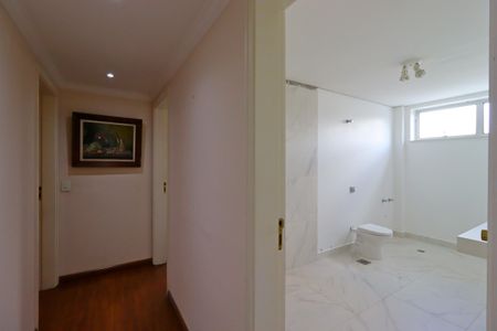 Apartamento à venda com 190m², 4 quartos e 2 vagasCorredor