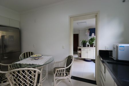 Apartamento à venda com 190m², 4 quartos e 2 vagasCozinha