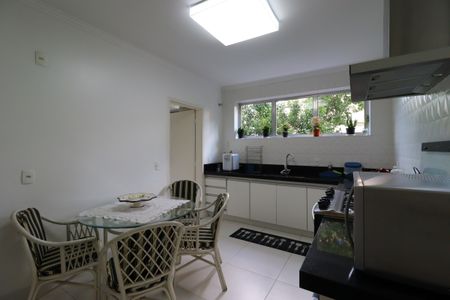 Apartamento à venda com 190m², 4 quartos e 2 vagasCozinha