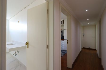 Apartamento à venda com 190m², 4 quartos e 2 vagasCorredor