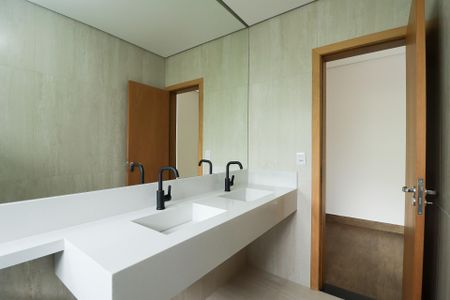 Casa à venda com 220m², 3 quartos e 4 vagasBanheiro da Suíte 3