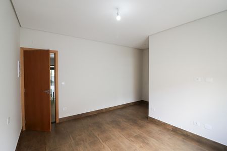 Casa à venda com 220m², 3 quartos e 4 vagasSuíte 1