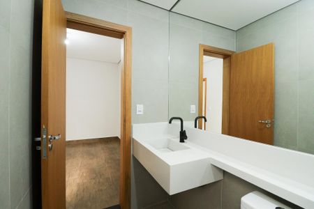 Casa à venda com 220m², 3 quartos e 4 vagasBanheiro da Suíte 2