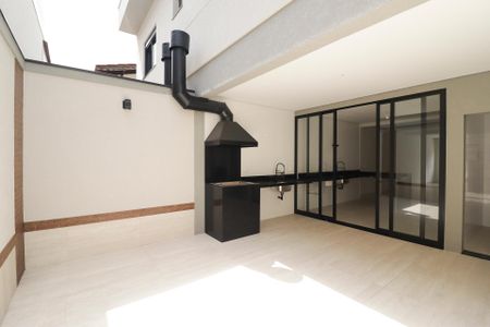 Casa à venda com 220m², 3 quartos e 4 vagasChurrasqueira/Área de Serviço