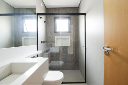 Casa à venda com 220m², 3 quartos e 4 vagasBanheiro da Suíte 1