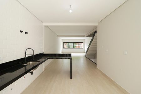 Casa à venda com 220m², 3 quartos e 4 vagasSala/Cozinha