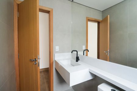 Casa à venda com 220m², 3 quartos e 4 vagasBanheiro da Suíte 1