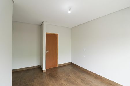 Casa à venda com 220m², 3 quartos e 4 vagasSuíte 3