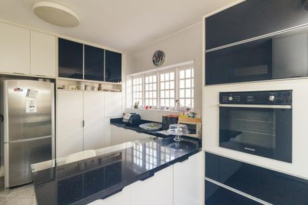 Casa à venda com 350m², 3 quartos e 4 vagas Casa à venda com 350m², 3 quartos e 4 vagasCozinha