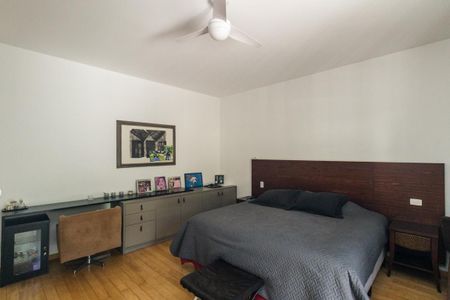 Casa à venda com 350m², 3 quartos e 4 vagas Casa à venda com 350m², 3 quartos e 4 vagasQuarto 1 - Suíte