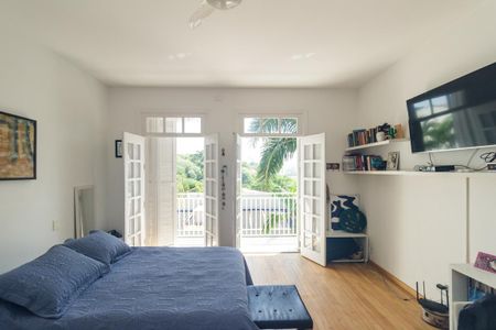 Casa à venda com 350m², 3 quartos e 4 vagas Casa à venda com 350m², 3 quartos e 4 vagasQuarto 2 - Suíte