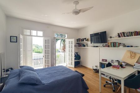 Casa à venda com 350m², 3 quartos e 4 vagas Casa à venda com 350m², 3 quartos e 4 vagasQuarto 2 - Suíte