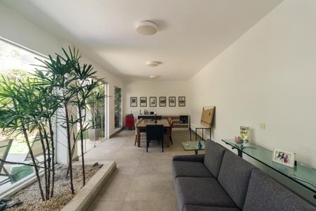 Casa à venda com 350m², 3 quartos e 4 vagas Casa à venda com 350m², 3 quartos e 4 vagasÁrea comum - Salão de festas