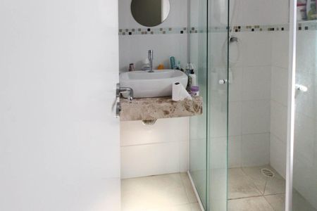 Casa à venda com 101m², 3 quartos e 2 vagasBanheiro da Suíte