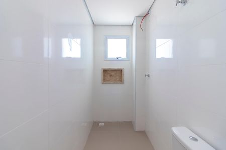 Apartamento à venda com 76m², 2 quartos e 1 vaga Apartamento à venda com 76m², 2 quartos e 1 vagaBanheiro da Suíte 2