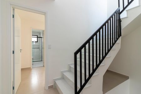 Casa à venda com 140m², 2 quartos e 3 vagasCorredor dos Quartos - Escada