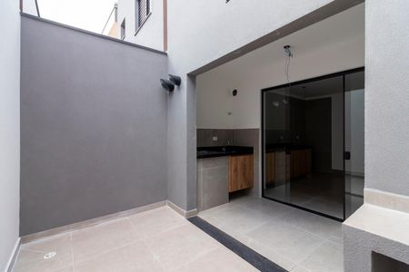 Casa à venda com 140m², 2 quartos e 3 vagasQuintal