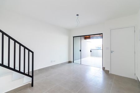 Casa à venda com 140m², 2 quartos e 3 vagasSala