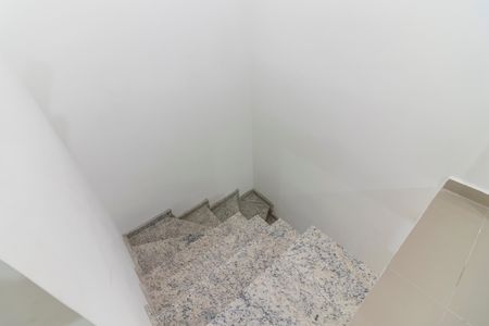 Apartamento à venda com 88m², 2 quartos e sem vaga Apartamento à venda com 88m², 2 quartos e sem vagaHall dos Quartos - Escada