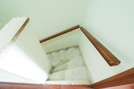 Casa à venda com 130m², 3 quartos e 2 vagas Casa à venda com 130m², 3 quartos e 2 vagasEscada