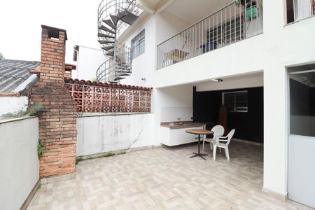 Casa à venda com 130m², 3 quartos e 2 vagas Casa à venda com 130m², 3 quartos e 2 vagasÁrea comum - Churrasqueira