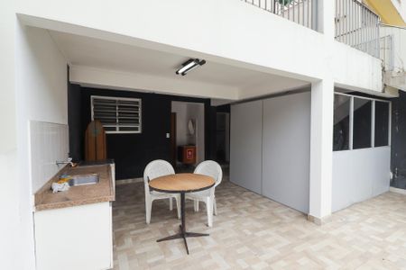 Casa à venda com 130m², 3 quartos e 2 vagas Casa à venda com 130m², 3 quartos e 2 vagasÁrea comum - Churrasqueira