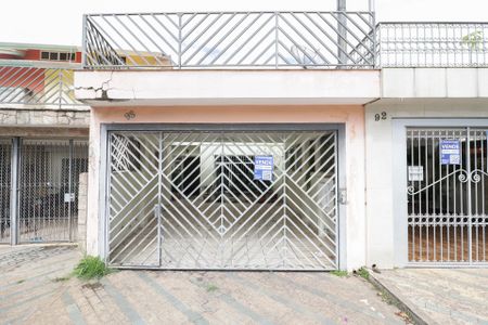 Casa à venda com 130m², 3 quartos e 2 vagas Casa à venda com 130m², 3 quartos e 2 vagasFachada