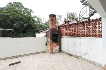 Casa à venda com 130m², 3 quartos e 2 vagas Casa à venda com 130m², 3 quartos e 2 vagasÁrea comum - Churrasqueira