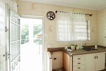 Casa à venda com 130m², 3 quartos e 2 vagas Casa à venda com 130m², 3 quartos e 2 vagasCozinha