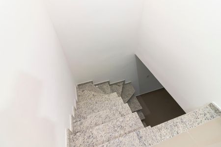 Apartamento à venda com 60m², 2 quartos e sem vagaEscada