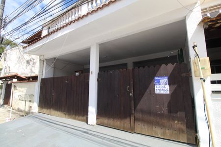 Casa de condomínio à venda com 249m², 3 quartos e 3 vagasFachada