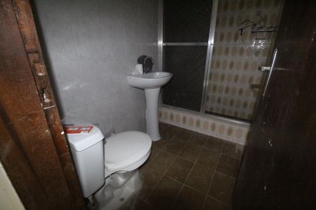 Casa de condomínio à venda com 249m², 3 quartos e 3 vagasBanheiro da suíte 1